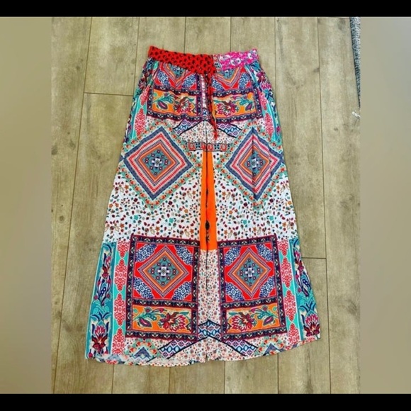 Feathers by Tolani Wide Leg Boho Pants Multi Color
Retail $185 - Picture 2 of 12